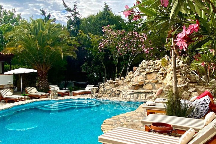 Pool 102 of 142