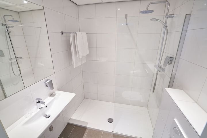 Room 13 of 28