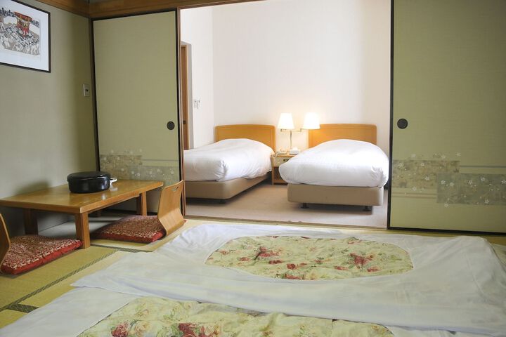 Room 17 of 36