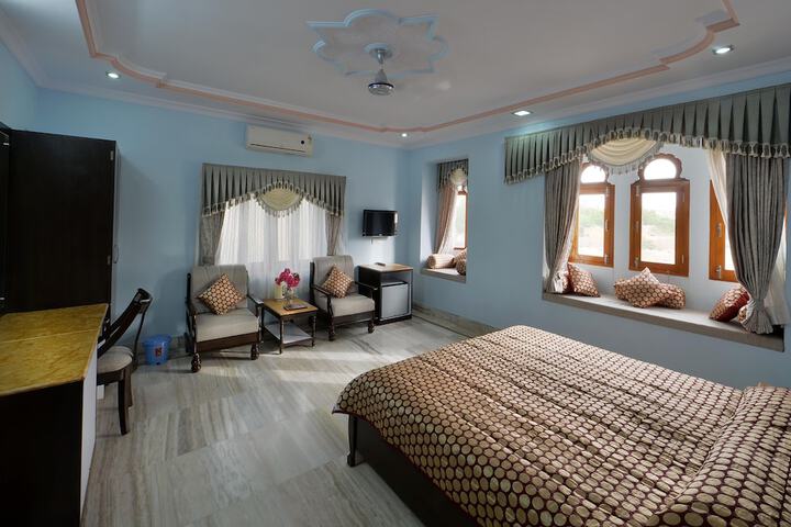 Room 15 of 38