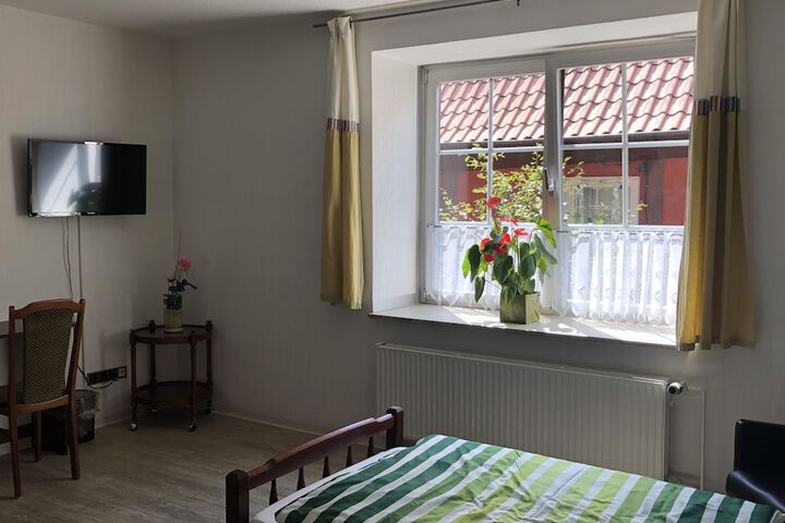 Room 6 of 37