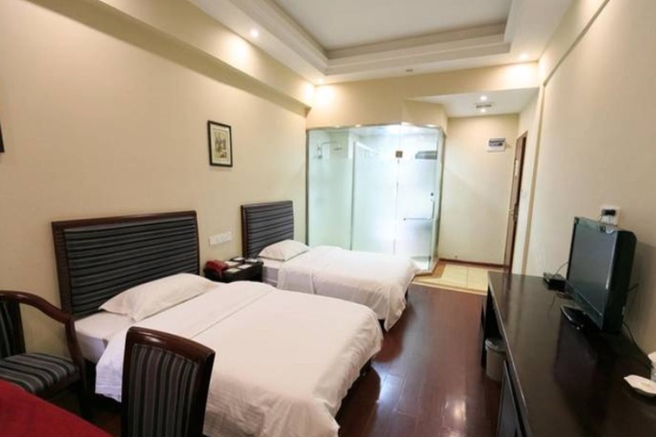 Room 5 of 9