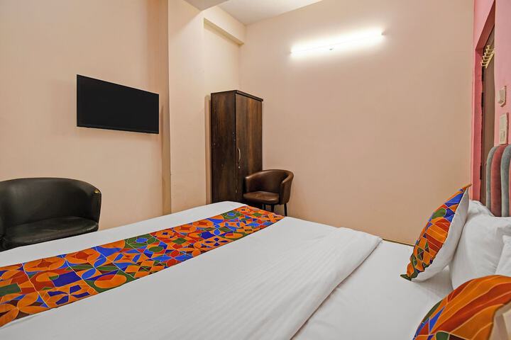 Room 6 of 25