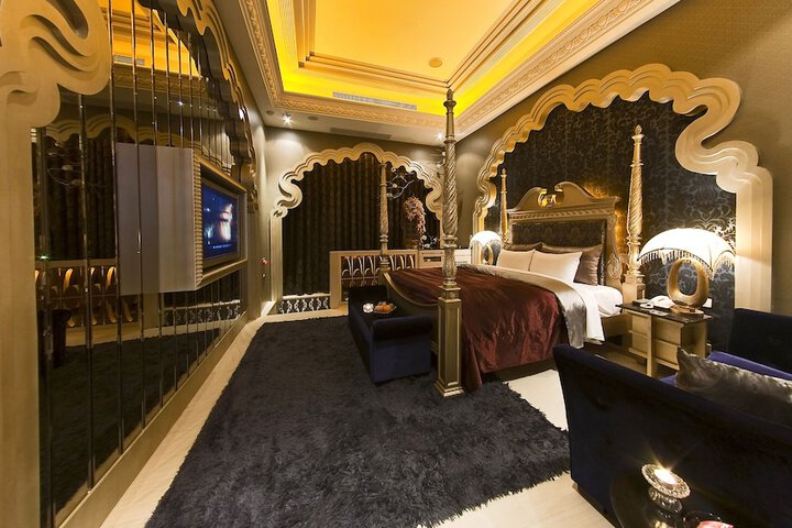 Room 4 of 63