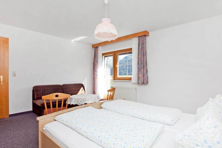Room 7 of 25