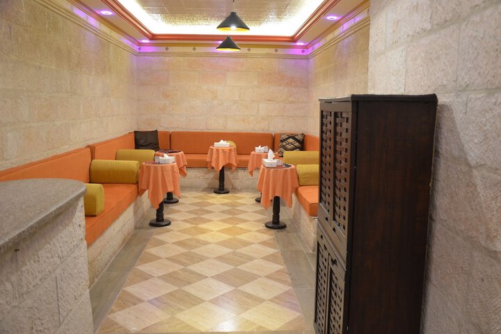 Lounge 97 of 110