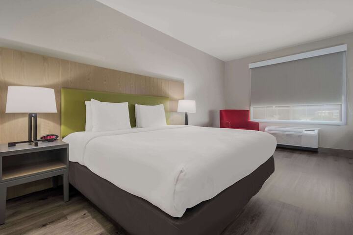 1 King Bed (15 of 19)