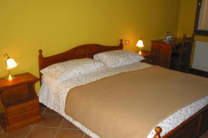 Room 10 of 19
