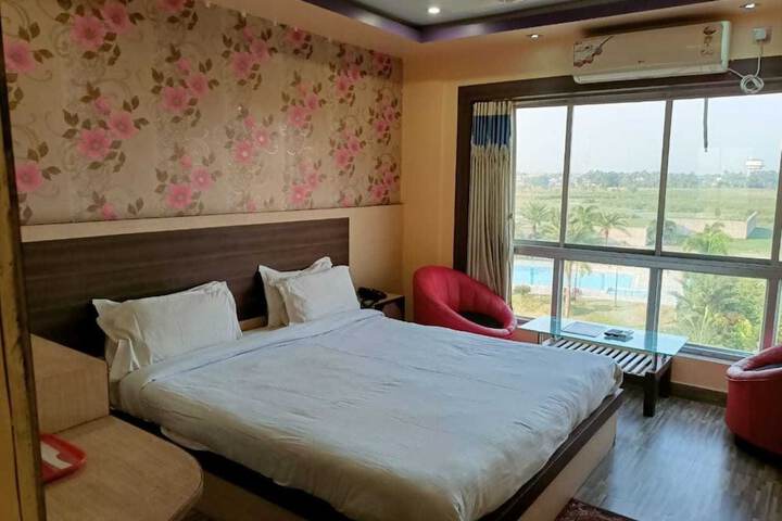Room 3 of 16