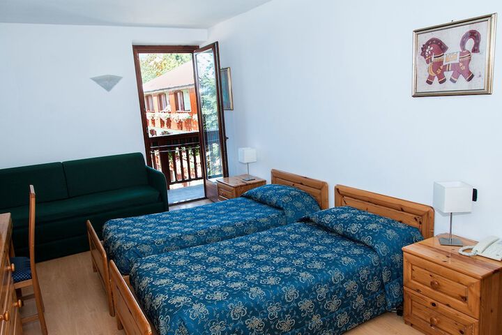 Room 6 of 32