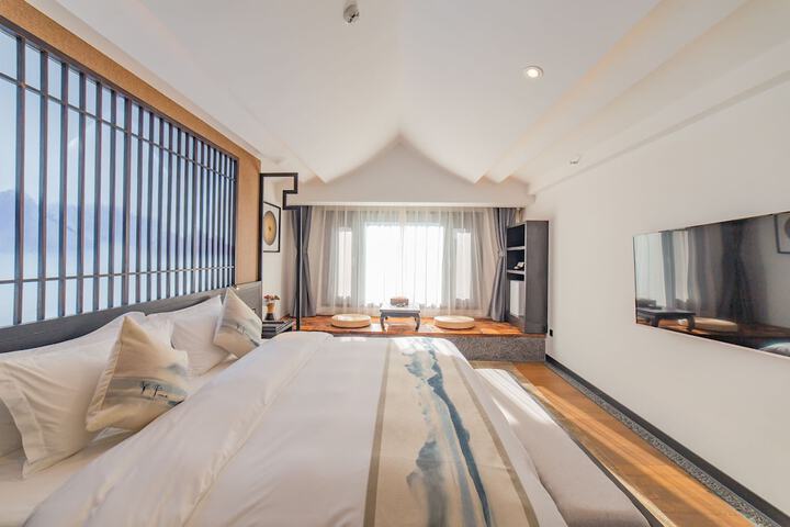 Room 19 of 80