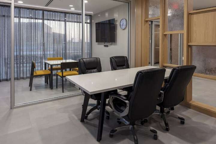 Business Center 27 of 29