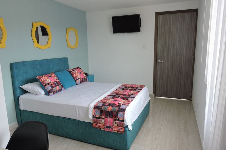 Room 9 of 25
