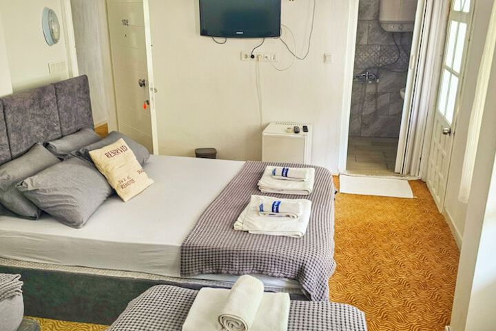 Room 10 of 31