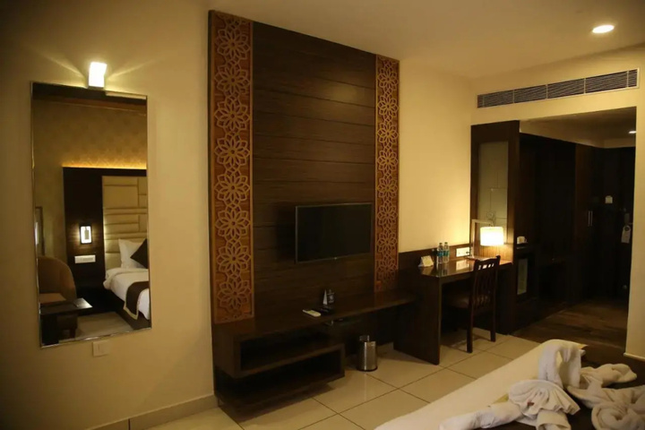 WEST FORT HOTEL