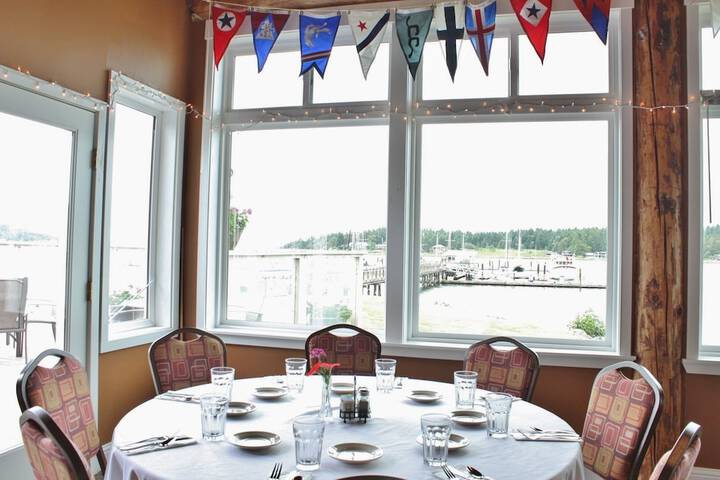 Ballroom/Hall 43 of 90