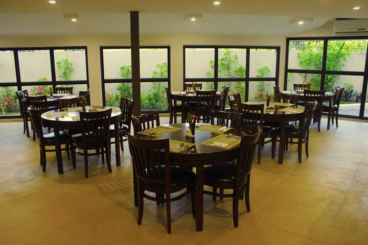Dining 16 of 39