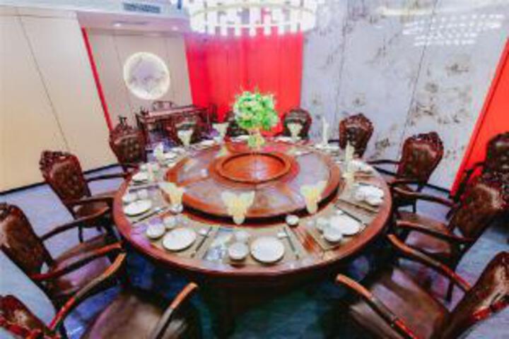 Dining 7 of 22