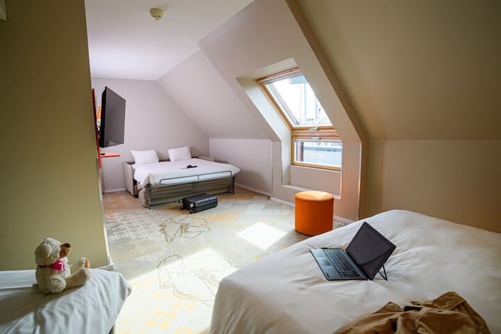 Room 10 of 182