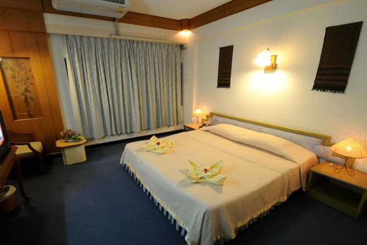 Room 9 of 40