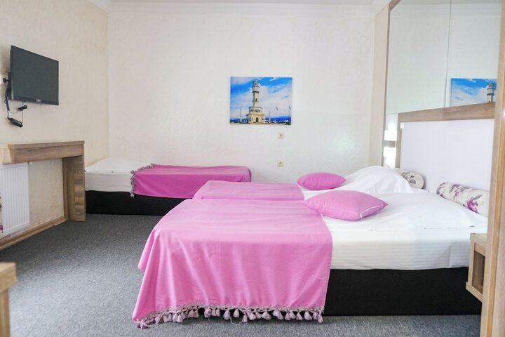 Room 9 of 25
