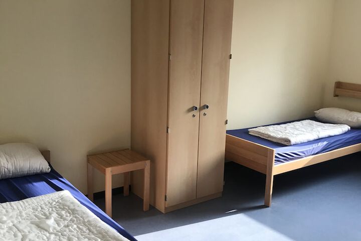 Room 9 of 33