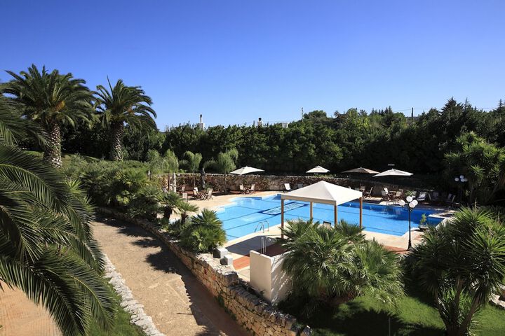 Hotel with Pool