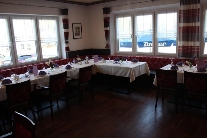 Dining 33 of 41