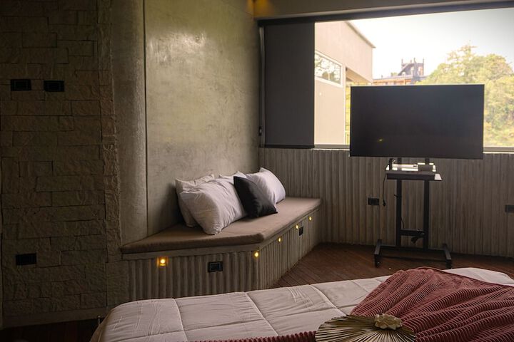 Room 13 of 87