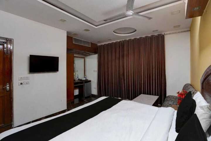 Room 6 of 17