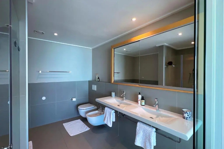 Room 7 of 20
