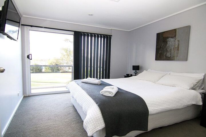 Room 4 of 13