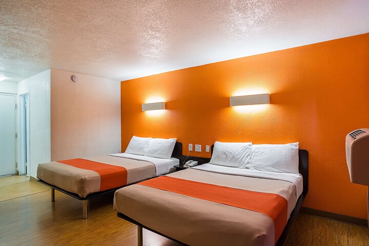 Room 12 of 30