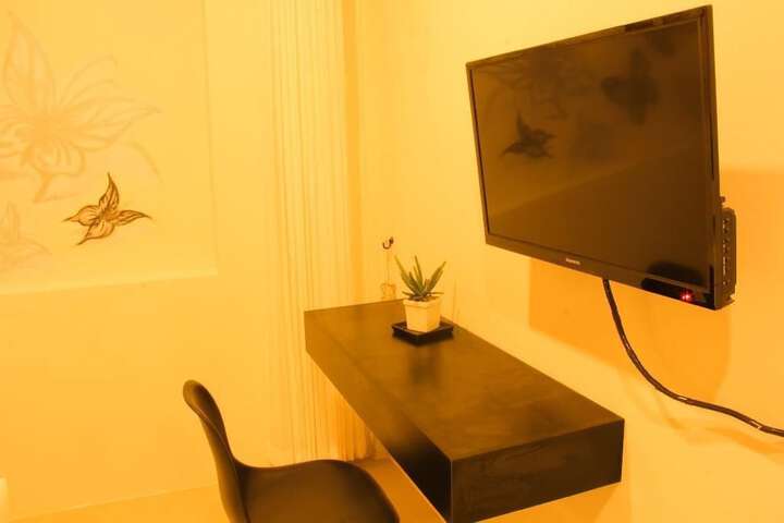 Room 12 of 18