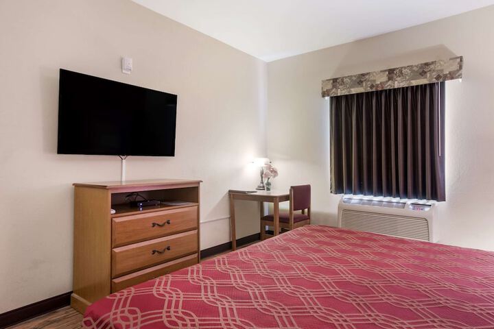 1 King Bed (10 of 14)