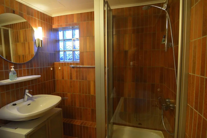 Room 10 of 23