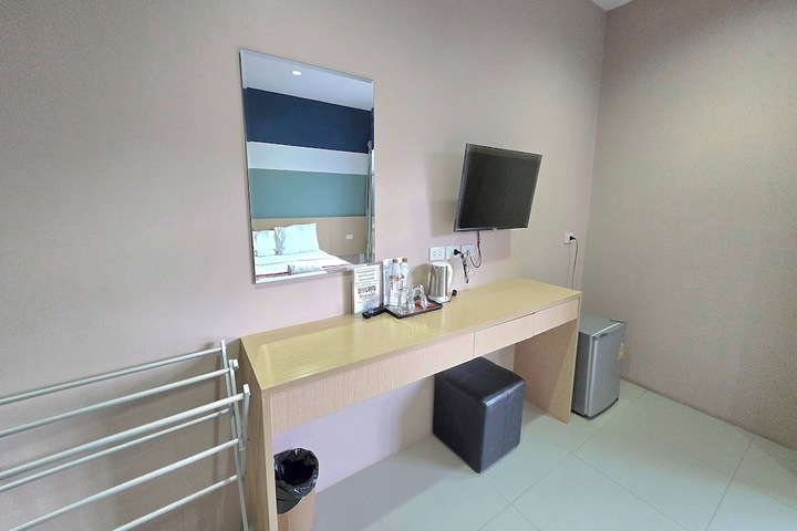 Room 4 of 40