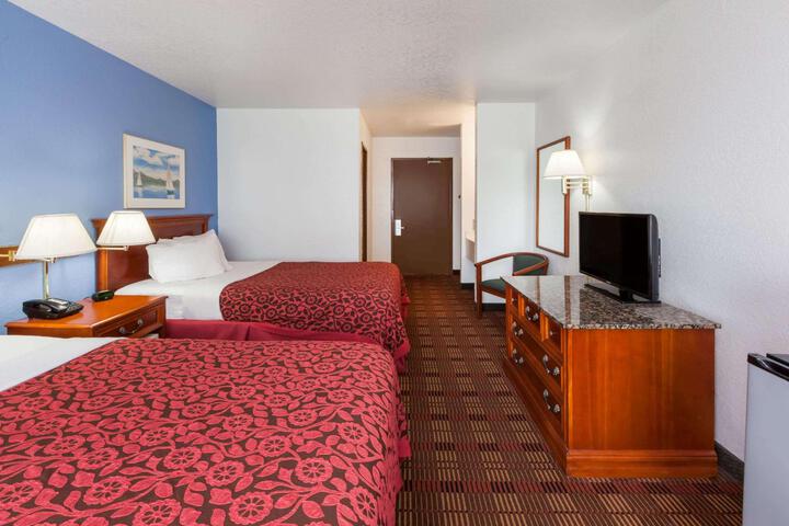 1 King Bed (1 of 17)