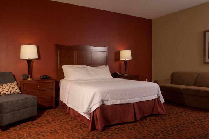 1 King Bed (3 of 12)