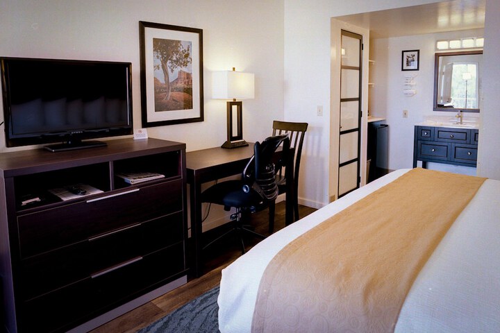 Room 10 of 29