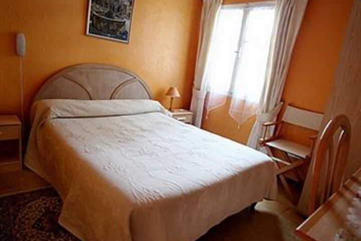 Room 3 of 10