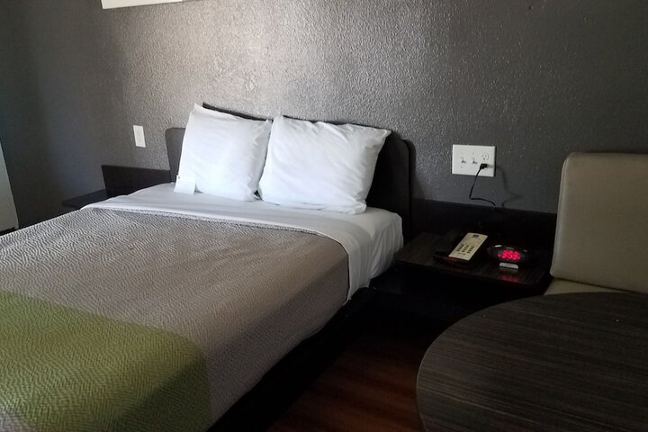 Room 19 of 49