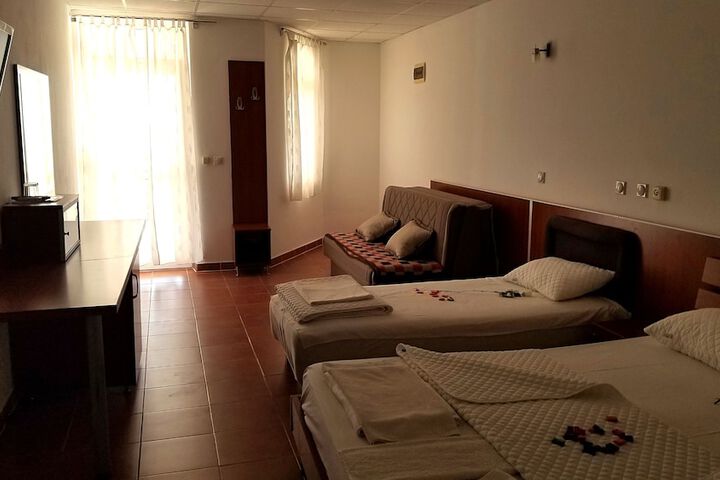 Room 42 of 100