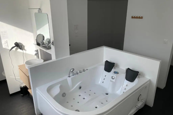 Room 6 of 21