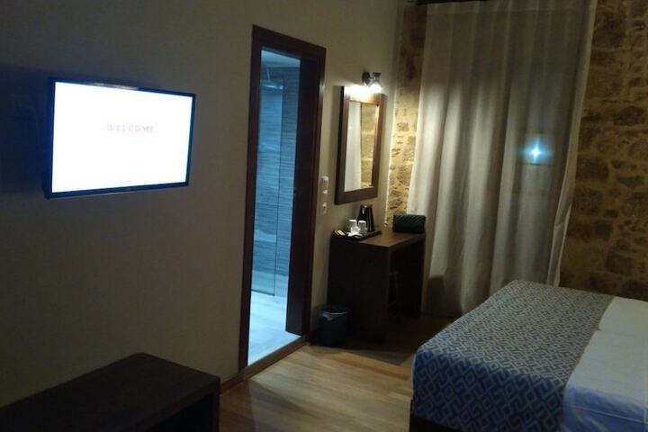 Room 10 of 68