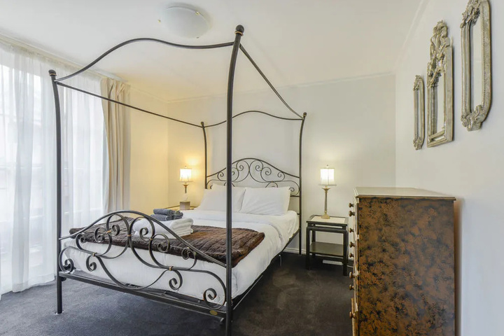 Room 5 of 13