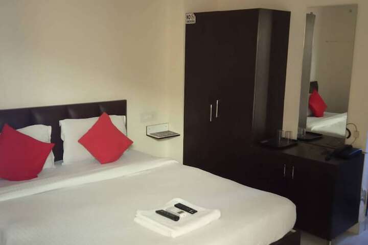 Room 7 of 11