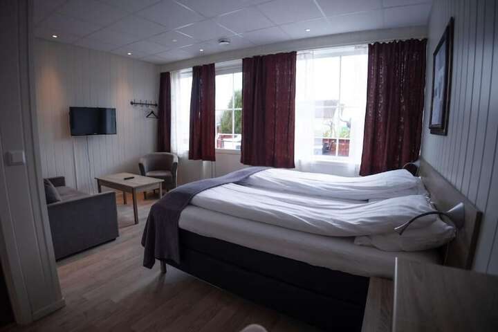 Room 5 of 32