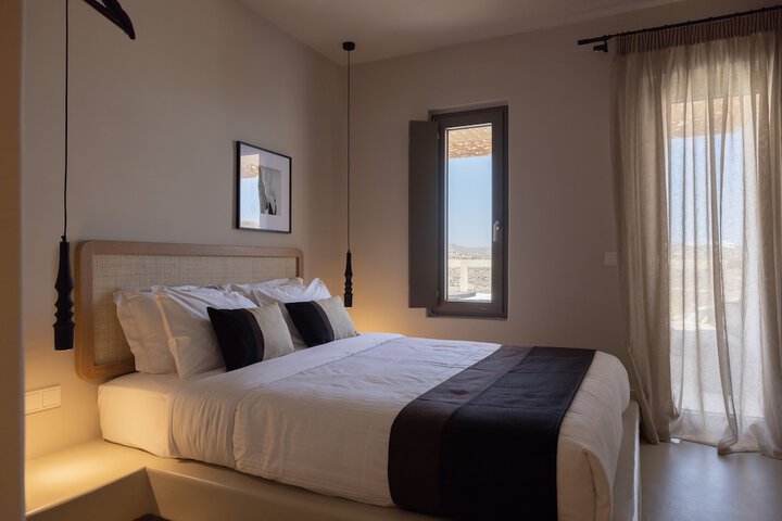 Room 3 of 37