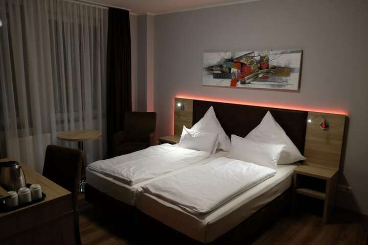 Room 18 of 65